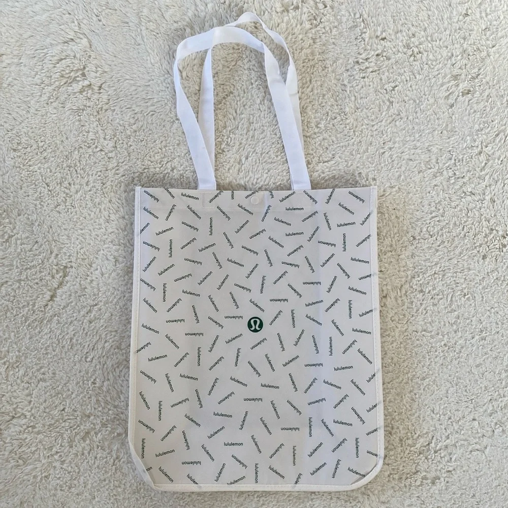 ❤️ 3 Large Brand New Lululemon Holiday Tote Bags